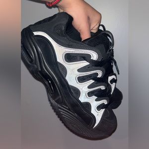 These are the Osiris D3 2001